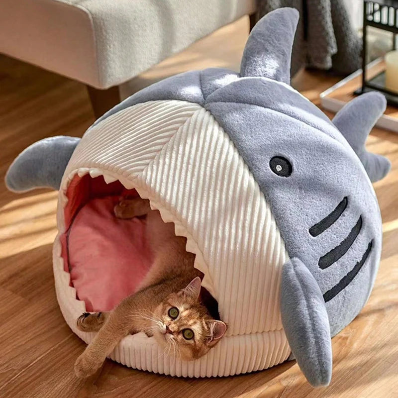 SHARK™ | Nid douillet coussin englobant en forme de requin pour chat