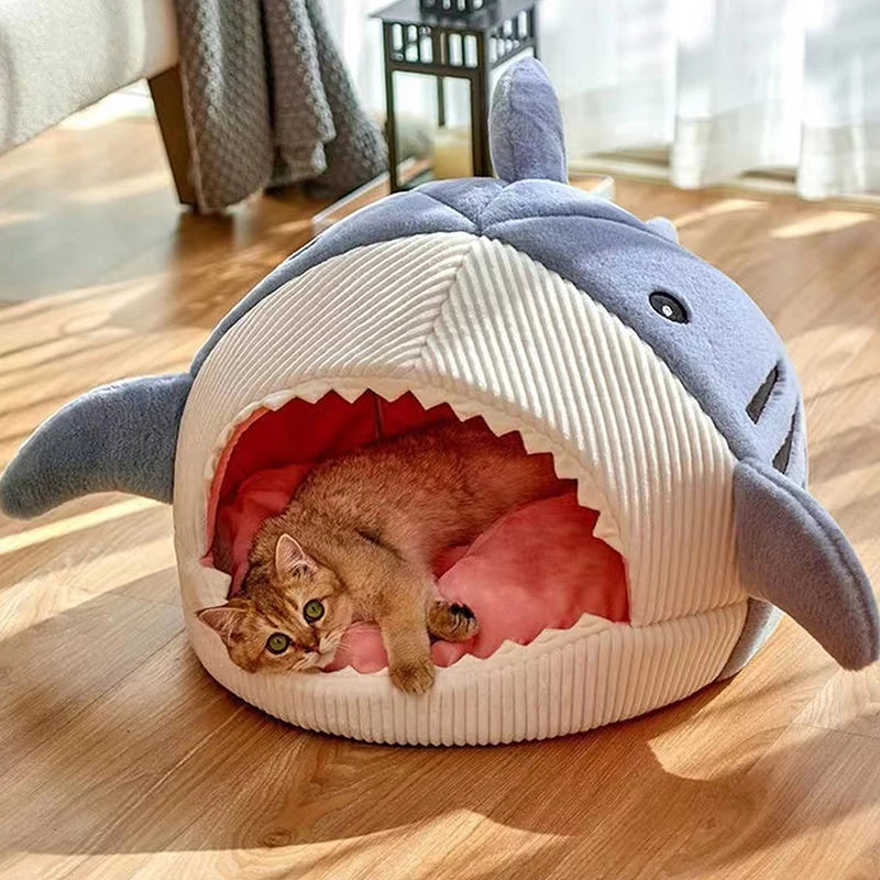 SHARK™ | Nid douillet coussin englobant en forme de requin pour chat